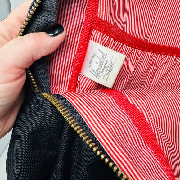 Herschel Classic Black Backpack Gold Zippers Logo Patch Laptop Bag Utility Basic - Picture 5 of 13